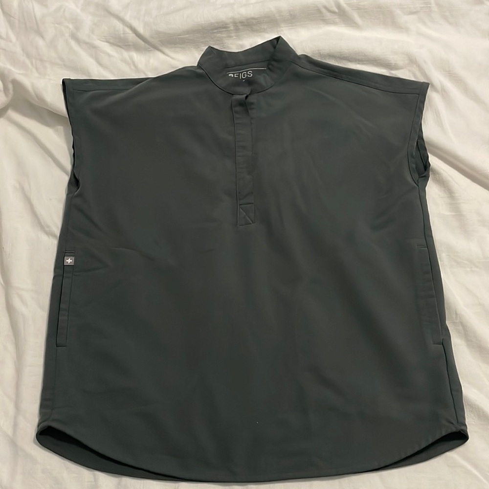 Figs Rafaela scrub top in XXS in Bonsai